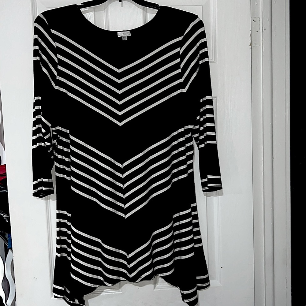 Black & White knit top size 18/20